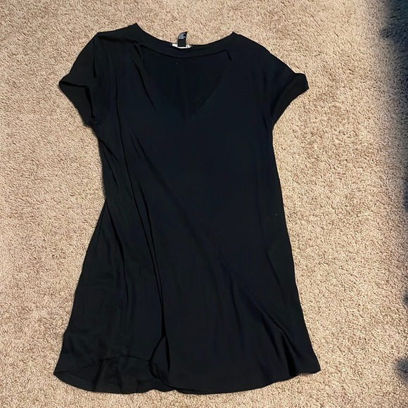 Black t-shirt dress with front cut out - Picture 1 of 4